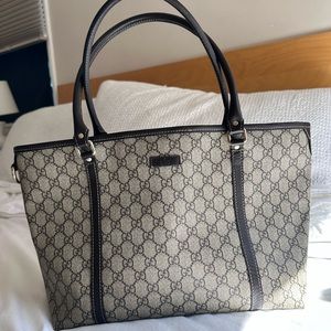 EUC Gucci GG supreme canvas tote
